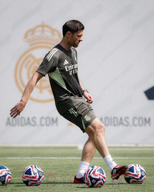 每体:若皇马想聘请阿隆索 要向药厂支付800万欧 每体:若皇马想聘请阿隆索 要向药厂支付800万欧